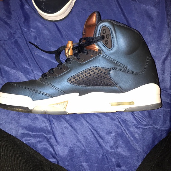 Jordan 5 bronze size 6.5Y - Picture 1 of 2